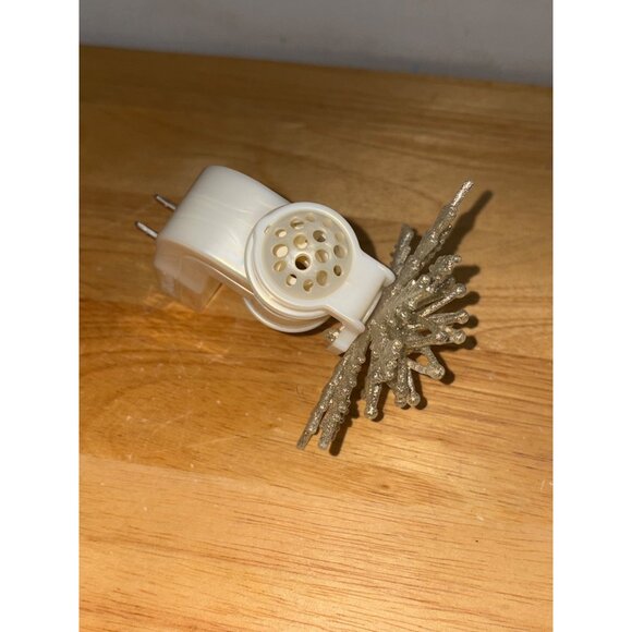 Bath & Body Works Wallflower Silver Glitter Snowflake Plug-In Wall Night Light - Picture 5 of 5
